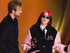 Billi Eyliş məşhur filmdəki mahnısına görə “Grammy” qazandı